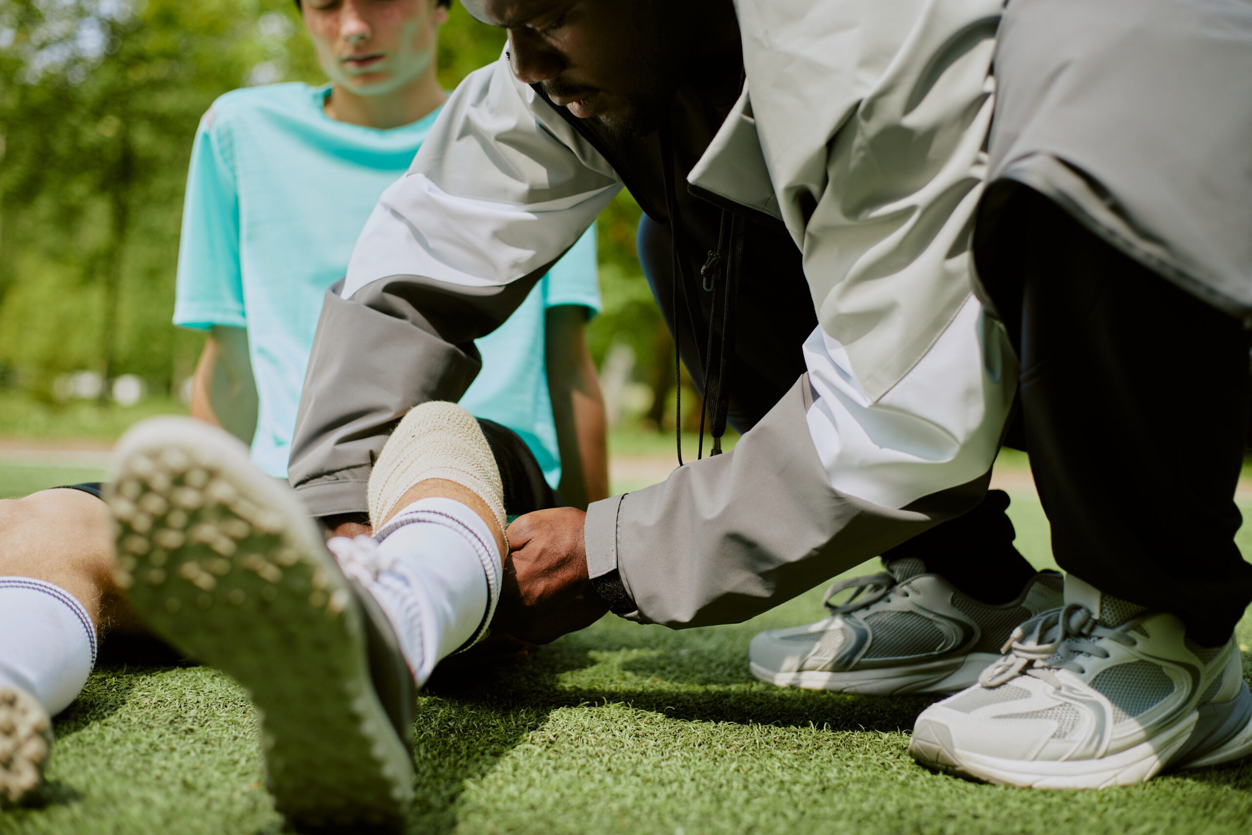 From sprains to concussions, learn how to spot common youth sports injuries and know when urgent care is enough or when the ER is the right call.